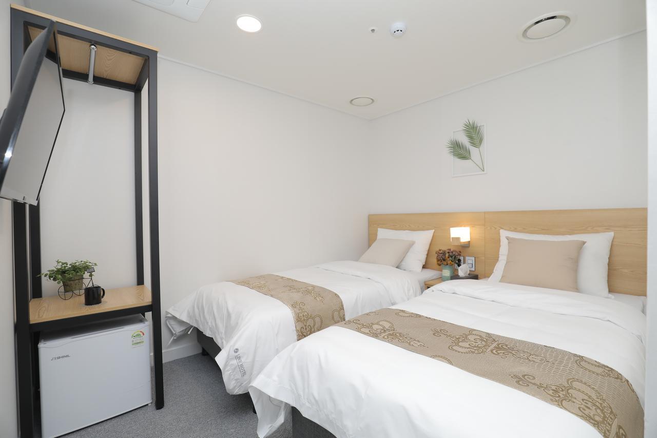 ไลน์ โฮเต็ล มย็องดง Hotel โซล ภายนอก รูปภาพ